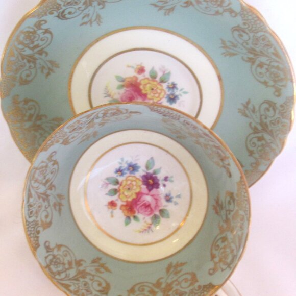 Paragon Tea Cup and Saucer, Hand Painted Summer Floral, Soft Sage Green,   I250 - Picture 7 of 9